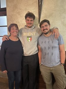 Bufdi Quirin Lehrer mit Christine Kaa und Felix Haller (rechts) von der Asylhilfe Bruckmühl